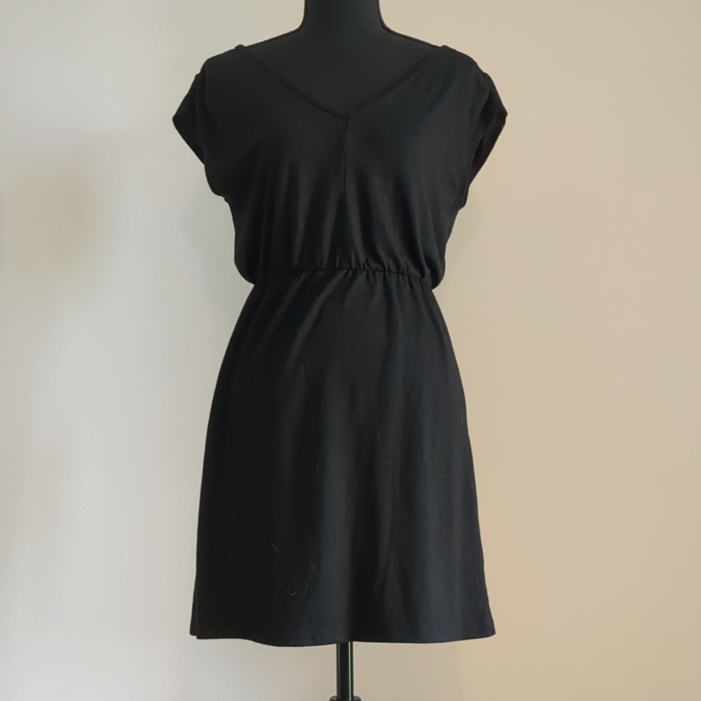 Low V-Neck Black GAP dress